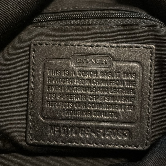 Vintage Coach bag  3 compartments.   Measured 10”h x 14”w x4”d - Picture 3 of 9